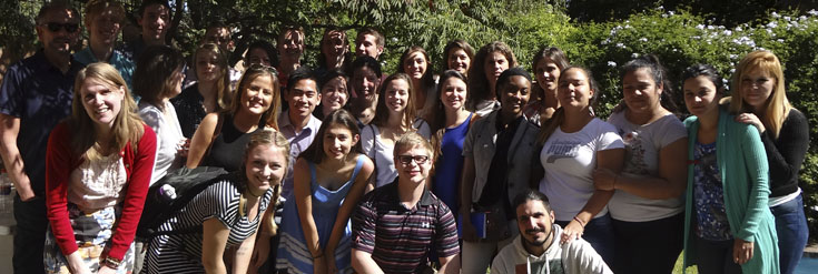 Estudiantes de Indiana University con emprendedores en los barrios